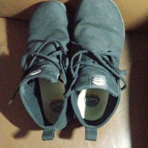 Very good condition, black canvas Lem's hiking boots.